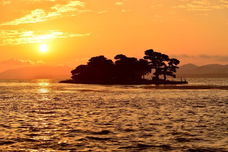 「宍道湖」に沈む美しい夕焼け